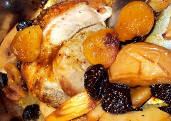 Chicken with potatoes and dried fruits