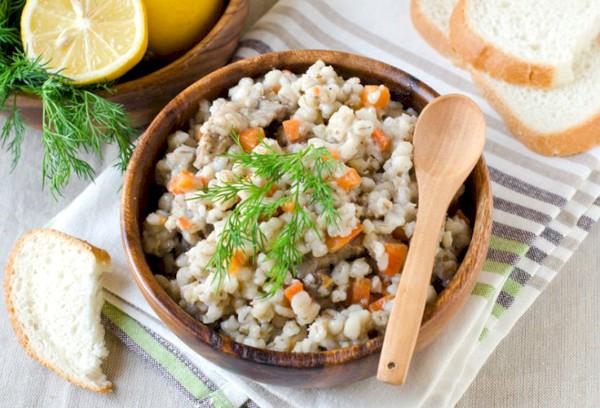 Porridge d'orzo con carne