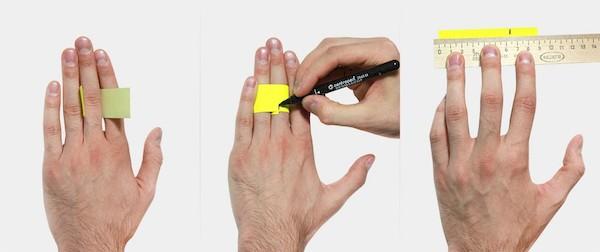 Medir un anillo con un hilo o una tira de papel.